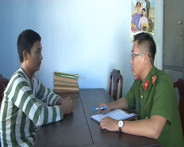 Công an huyện Phú Lộc lấy lời khai đối tượng Nhật.