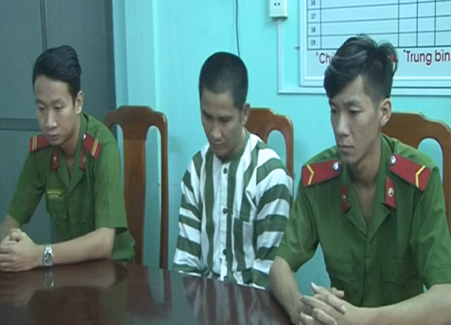 Nguyễn Văn Phúc tại cơ quan công an. Nguyễn Văn Phúc tại cơ quan công an.