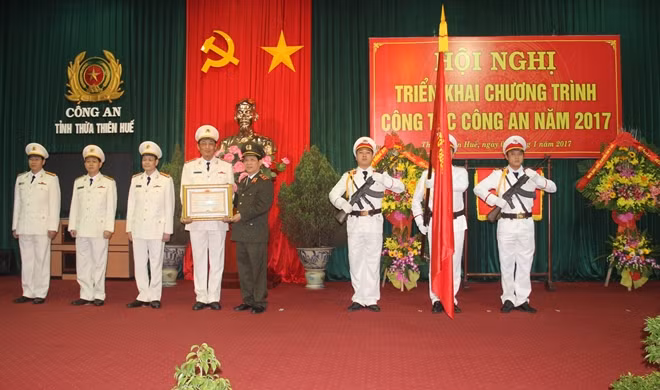 Phòng PC46 Công an tỉnh Thừa Thiên- Huế đón nhận Huân chương Bảo vệ Tổ quốc hạng Nhì.