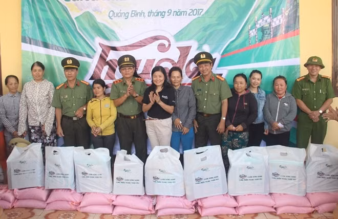 Báo CAND và Công ty Carlsberg Việt Nam luôn đồng hành cùng người dân miền Trung trong những đợt thiên tai, bão lũ.