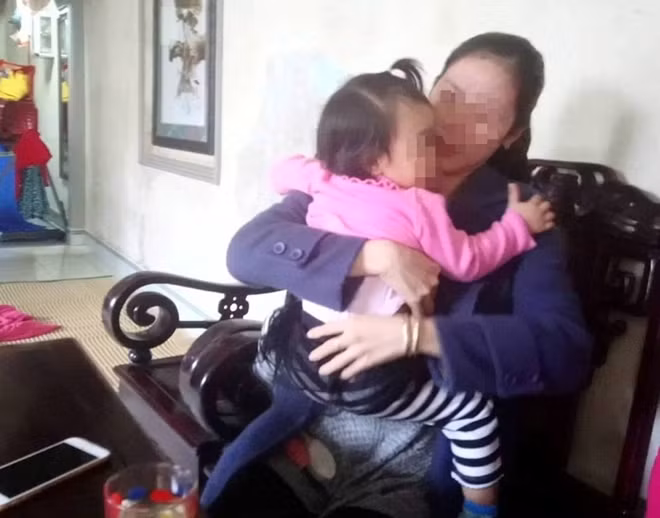 Chị B. nghi ngờ cháu V. bị đánh khi gửi ở nhà giữ trẻ tư nhân.
