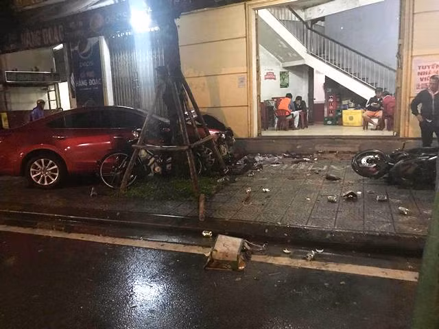 Hiện trường vụ TNGT vào khuya 3-11.