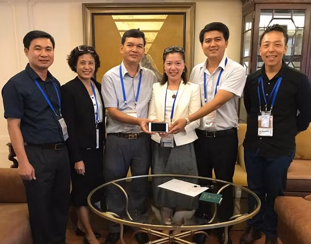 CBCS Phòng PA83 Công an tỉnh Thừa Thiên- Huế trao trả tài sản cho bà Chen Ya-Feng. CBCS Phòng PA83 Công an tỉnh Thừa Thiên- Huế trao trả tài sản cho bà Chen Ya-Feng.