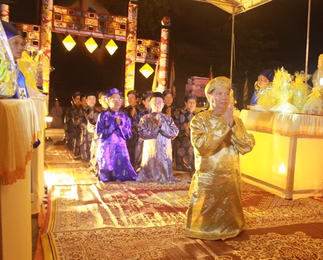 Ông Nguyễn Dung, Phó Chủ tịch UBND tỉnh Thừa Thiên- Huế làm chủ lễ tế Xã Tắc năm 2017.
