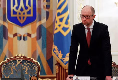 Thủ tướng Aseniy Yatsenyuk đang đối mặt với các cuộc biểu tình phản đối và sức ép từ chức. Ảnh: Reuters