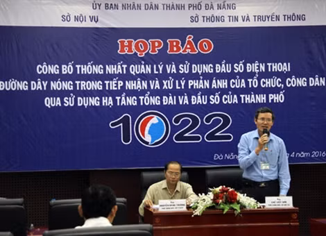Quan cảnh họp báo Công bố thống nhất quản lý và sử dụng đầu số ĐT đường dây nóng trong tiếp nhận và xử lý phản ánh của Tổ chức, công dân qua sử dụng hạ tầng tổng đài và đầu số của TP Đà Nẵng.
