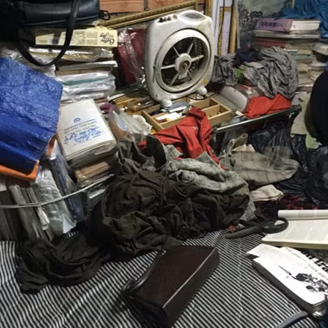 Chỗ ngủ và là nơi đọc sách của nhà thơ Bàng Sĩ Nguyên.