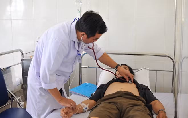 Bệnh nhân mắc sốt xuất huyết đang được điều trị tại Bệnh viện Đa khoa Thiện Hạnh.