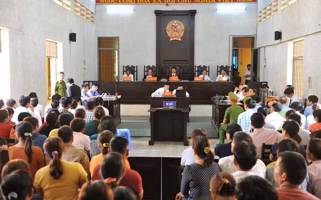 Toàn cảnh phiên toà xét xử.