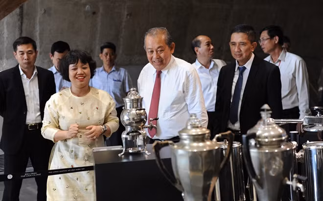Cùng du khách tham quan, thưởng lãm hàng nghìn hiện vật quý giá tại bảo tàng