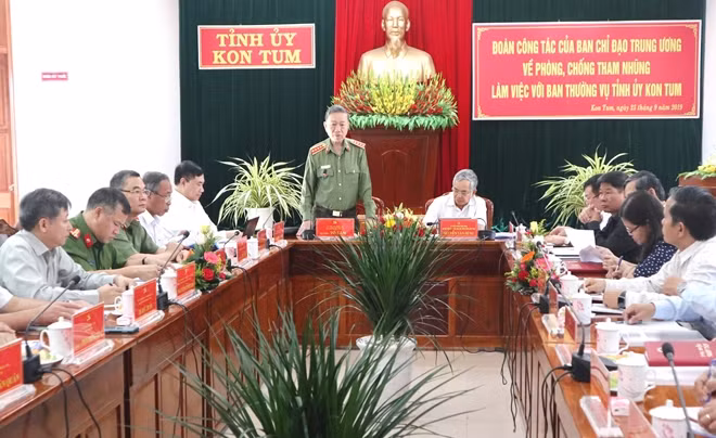 Quang cảnh buổi làm việc