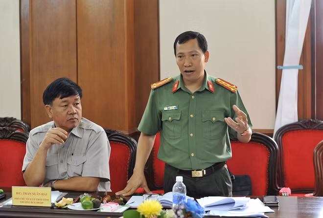 Đại tá Lê Văn Tuyến, giám đốc Công an Đắk Nông báo cáo với đoàn làm việc về vụ án