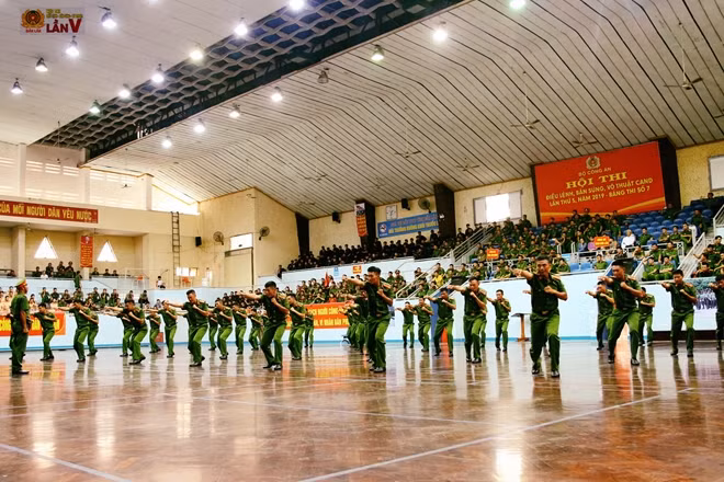và tranh tài ở môn võ thuật đồng đội