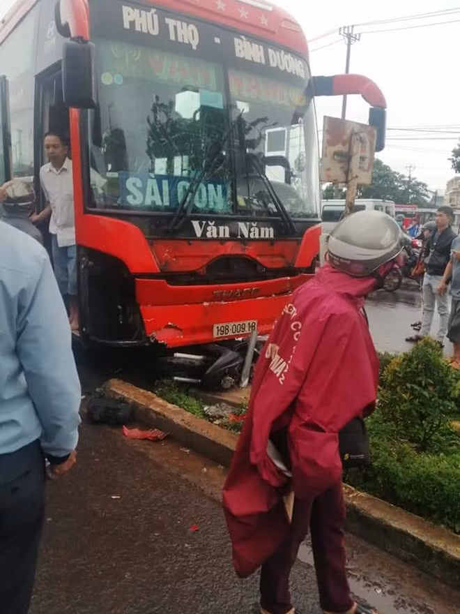 Chiếc xe khách gây tai nạn