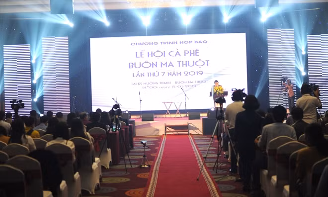 Quang cảnh buổi họp báo