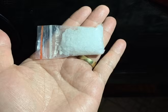 Số ma túy đá được thu giữ trên xe của đối tượng