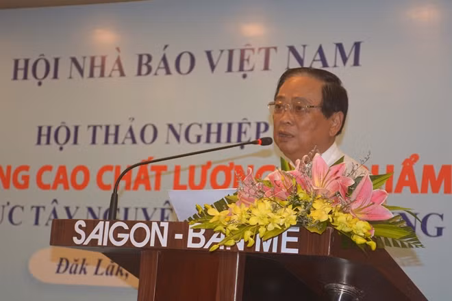 Ông Mai Đức Lộc, Phó chủ tịch Hội Nhà báo Việt Nam phát biểu khai mạc hội thảo