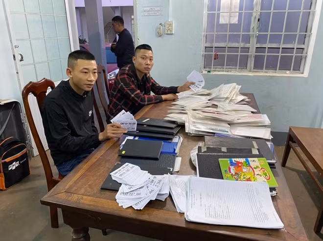 Các đối tượng cho vay lãi suất “cắt cổ” bị tạm giữ tại cơ quan điều tra