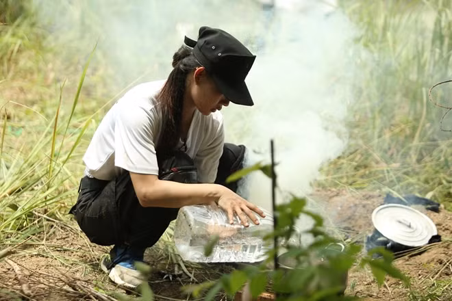Oxy nhanh chóng hoàn thành thử thách nấu cơm.