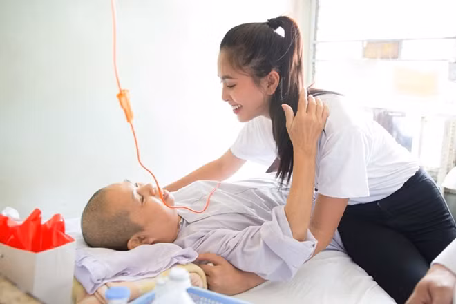Các bệnh nhân cảm kích trước tấm lòng nhân hậu của Tiểu Vy.