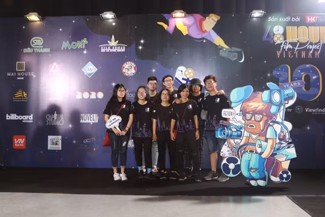 Các nhóm làm phim tham gia cuộc thi.