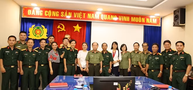 Các đại biểu tham gia tọa đàm.