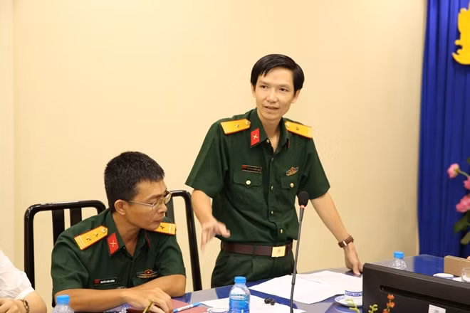Đại diện Trung tâm Phát thanh và Truyền hình Quân đội phát biểu.
