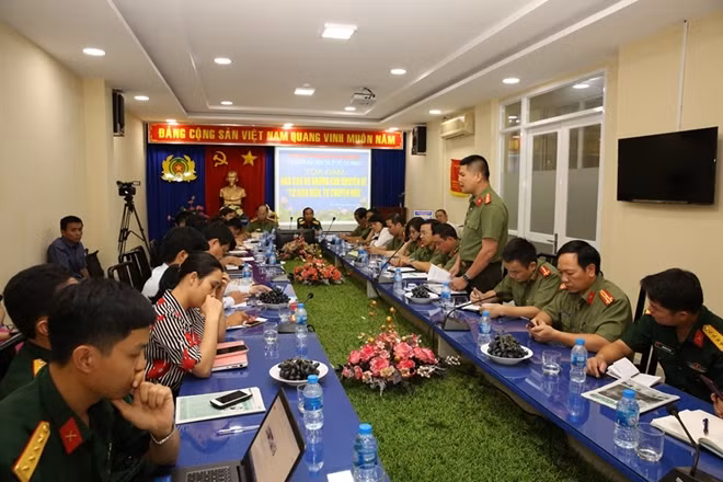 Quang cảnh buổi tọa đàm.