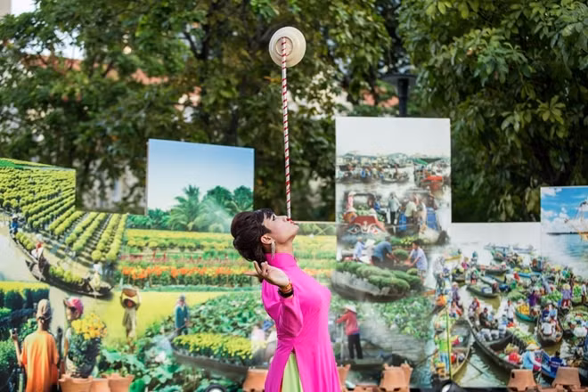 Nghệ nhân múa bóng rỗi.