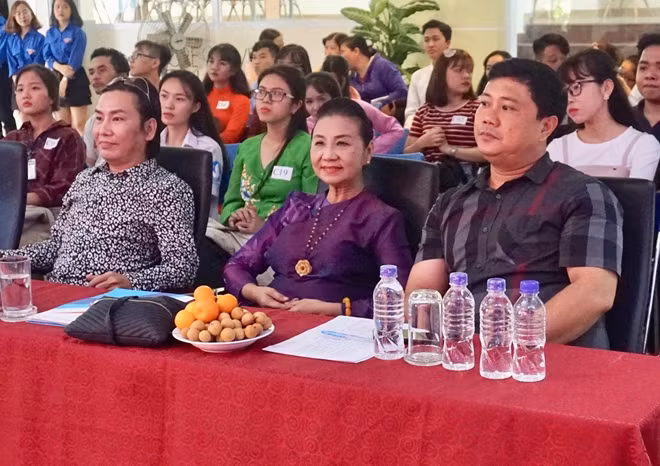 Thành phần ban giám khảo của Liên hoan.