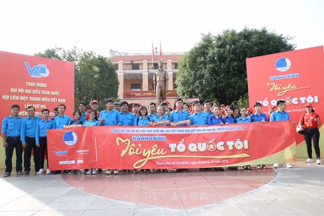 Các đại biểu thanh niên tham gia hành trình.