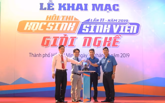 Ban tổ chức thực hiện nghi thức khai mạc Hội thi.