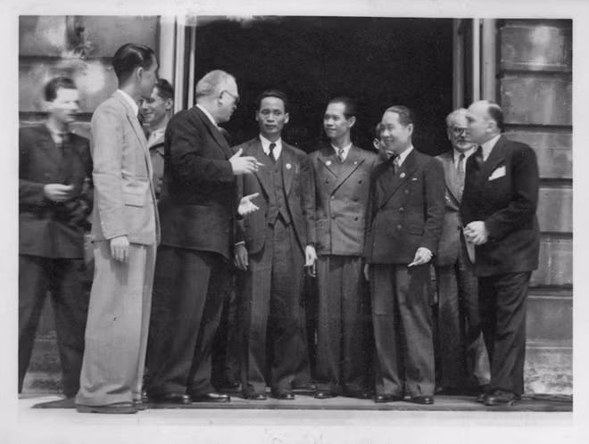 Ông Vincent Auriol - Chủ tịch Quốc hội Pháp, nói lời chào mừng Phái đoàn Quốc hội Việt Nam khóa I ngày 26-4-1946.