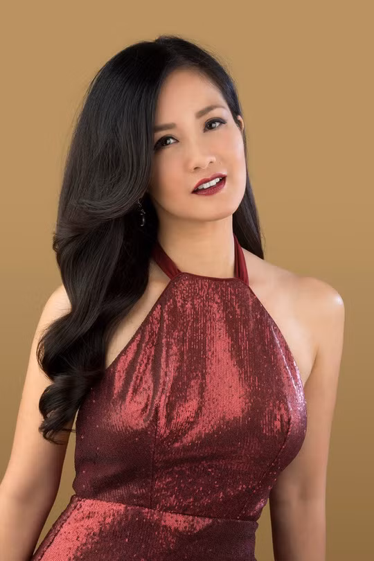 Ca sĩ Hồng Nhung.