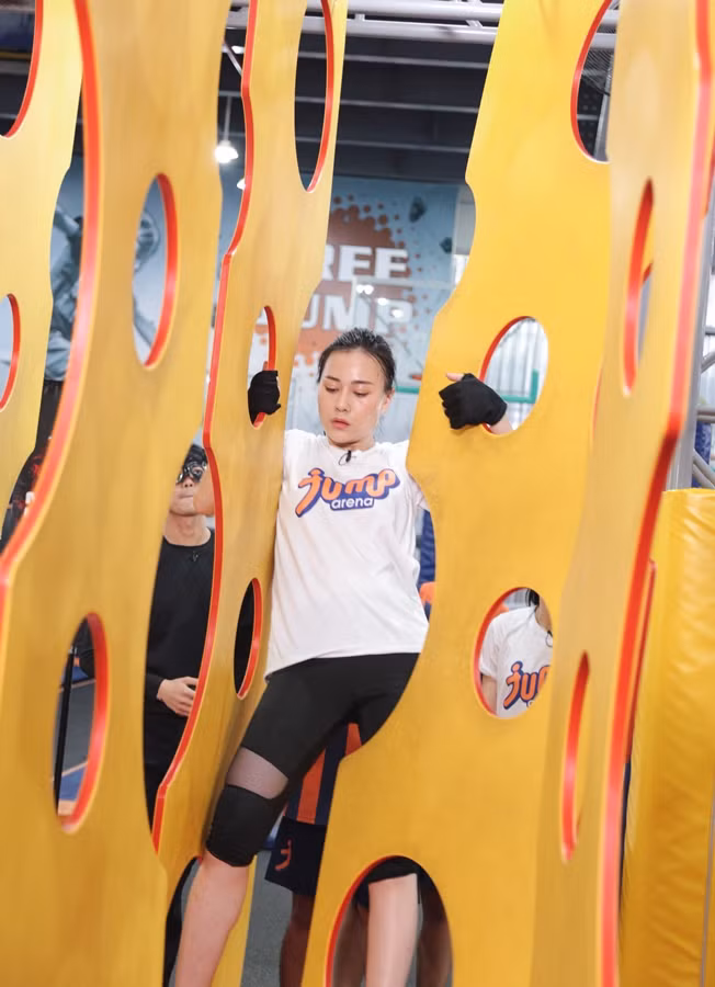 Phương Oanh không ngại khó khăn để hoàn thành tốt các thử thách.