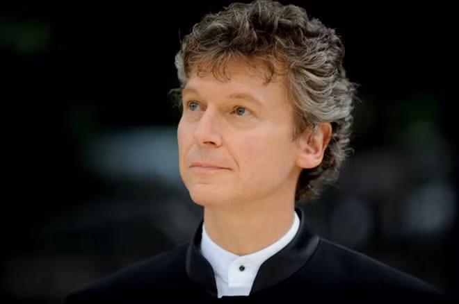 Nhạc trưởng Christopher Zimmerman.