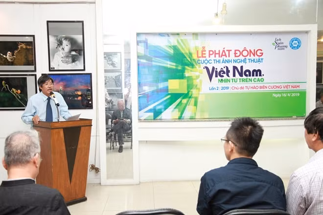NSNA Hoàng Thạch Vân, Phó Chủ tịch Hội Nhiếp ảnh TP HCM thông tin về cuộc thi.