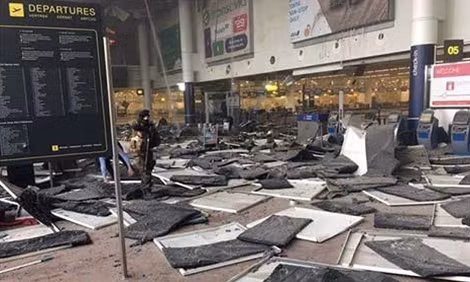 Hiện trường vụ đánh bom sân bay Brussel ngay 22-3-2016.