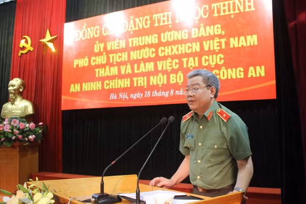 Thiếu tướng Đặng Ngọc Tuyến phát biểu tại buổi làm việc. Thiếu tướng Đặng Ngọc Tuyến phát biểu tại buổi làm việc.