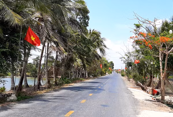 Đường về các xã vùng căn cứ xưa của huyện Mỹ Xuyên (Sóc Trăng) nay đã rộng rãi, khang trang hơn.