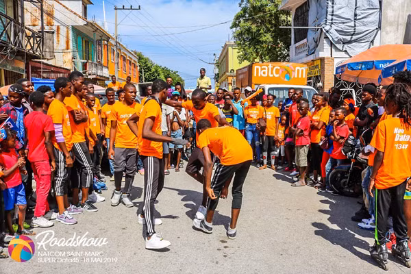Natcom thường xuyên tổ chức các hoạt động cộng đồng tại Haiti.