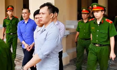 Băng cướp giả xe ôm công nghệ cướp tài sản khiến nạn nhân tử vong vừa bị tòa án đưa ra xét xử.