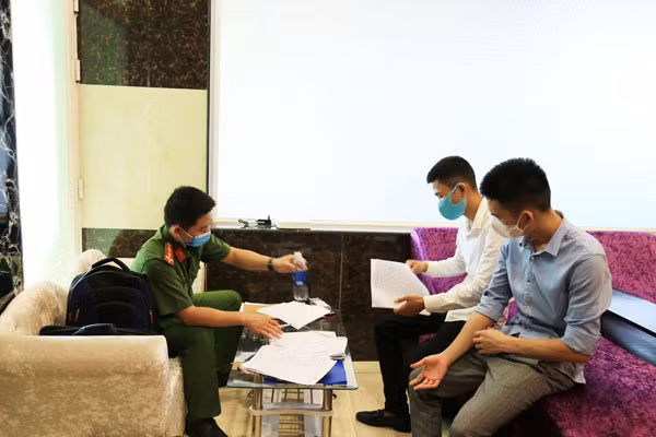Lực lượng chức năng lấy lời khai của Chủ sơ cở và Quản lý nhân viên massage.