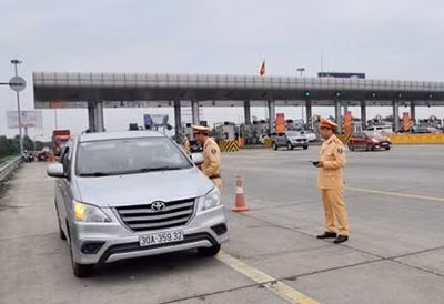 Công tác kiểm tra xử lý vi phạm nồng độ cồn trên cao tốc được chú trọng trong dịp tết để giảm thiểu tai nạn giao thông.