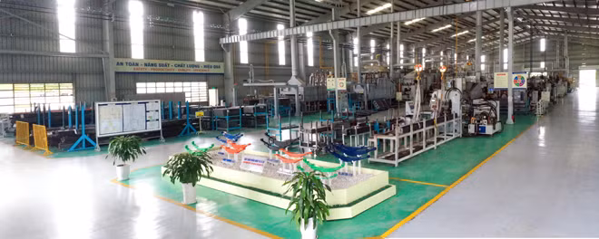 Dây chuyền sản xuất tại nhà máy nhíp. Dây chuyền sản xuất tại nhà máy nhíp.