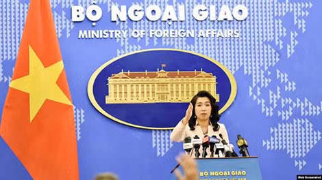 Phát ngôn viên Bộ Ngoại giao Việt Nam lên án, yêu cầu Trung Quốc hủy tập trận gần quần đảo Hoàng Sa của Việt Nam. Phát ngôn viên Bộ Ngoại giao Việt Nam lên án, yêu cầu Trung Quốc hủy tập trận gần quần đảo Hoàng Sa của Việt Nam.