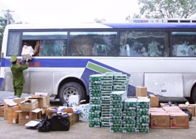 Công an tỉnh Quảng Trị phát hiện, bắt giữ một vụ buôn bán, vận chuyển hàng lậu.