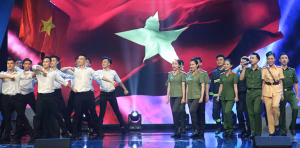 Ảnh minh họa: Hình ảnh người chiến sĩ CAND sẽ tiếp tục được các nghệ sĩ tô đẹp hơn trong chương trình “75 mùa hoa chiến công”.