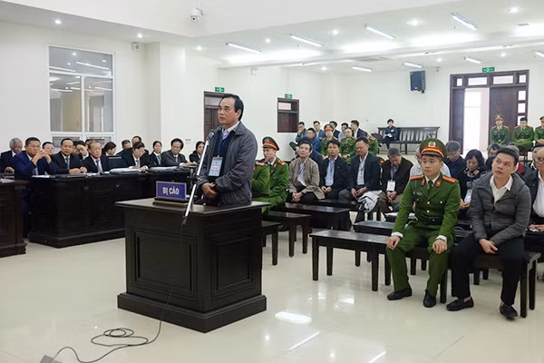 Bị cáo Văn Hữu Chiến, cựu Chủ tịch UBND TP Đà Nẵng. Bị cáo Văn Hữu Chiến, cựu Chủ tịch UBND TP Đà Nẵng.