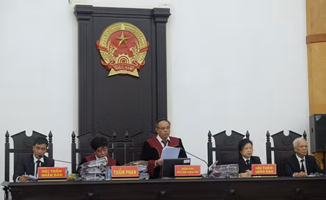 Hội đồng xét xử tuyên bản án thể hiện chính sách khoan hồng của pháp luật.